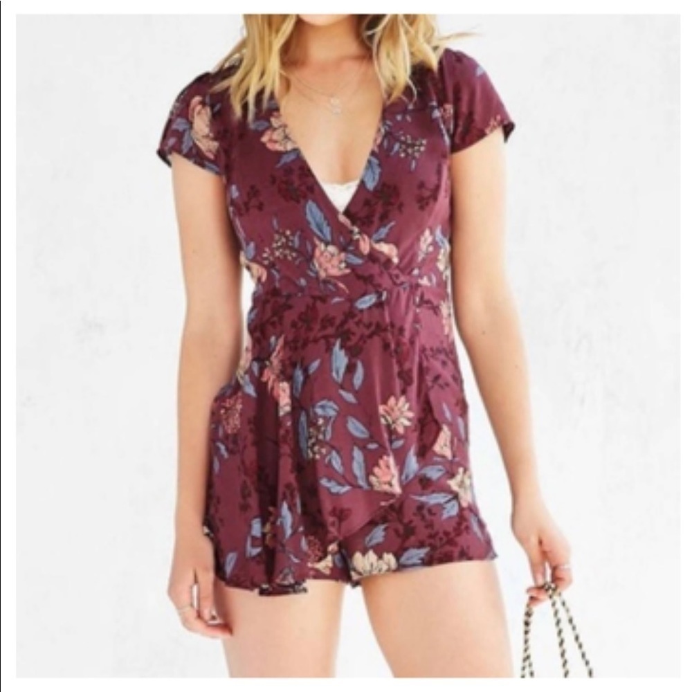 Urban Outfitters Kimchi Blue Burgundy Floral Skort Romper size 4